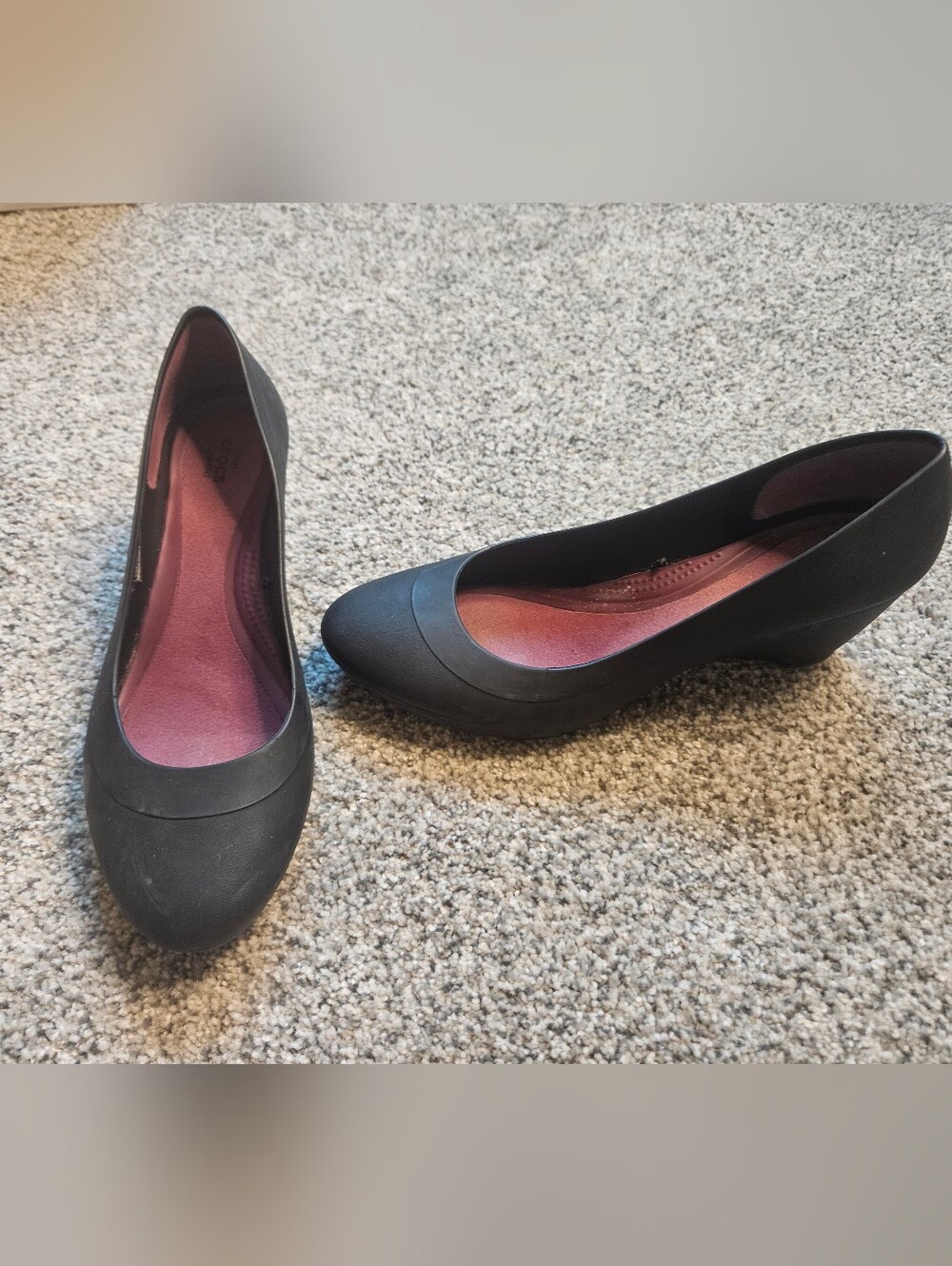 CROCS Black Lina Wedge Pumps with Burgundy Insole Size 9